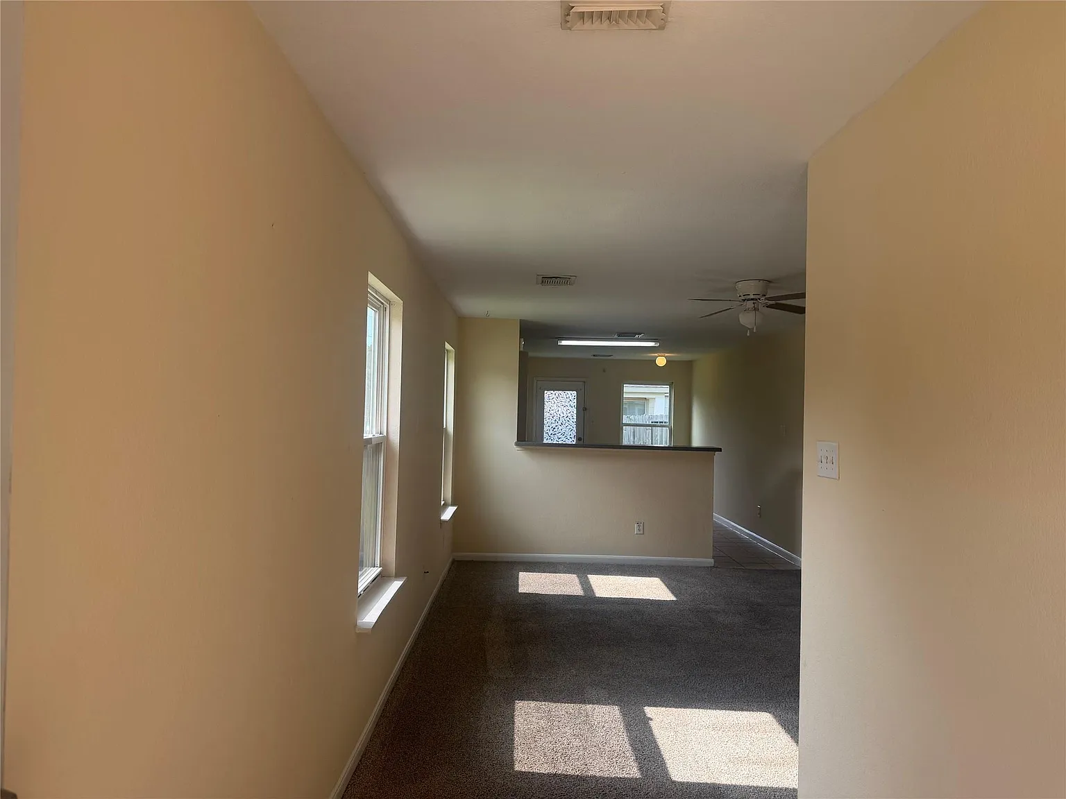 3 bed, 2.0 bath, 1392 sqft, $1,595 — Photo 4