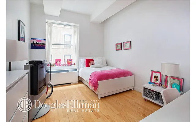 Sold by Douglas Elliman | media 26