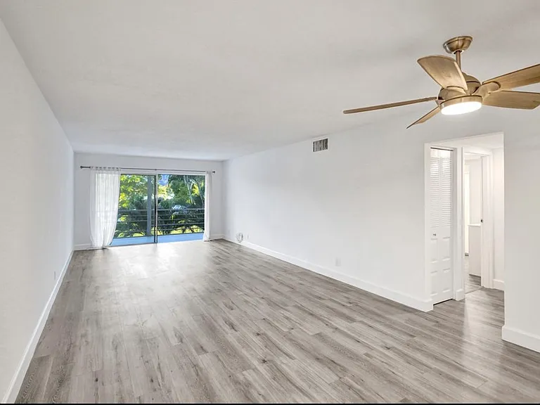 300 Waterway Dr S #205 — Photo 5