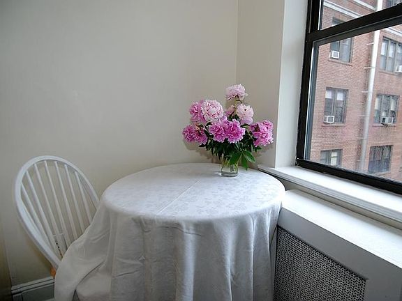 Eat-in Kitchen