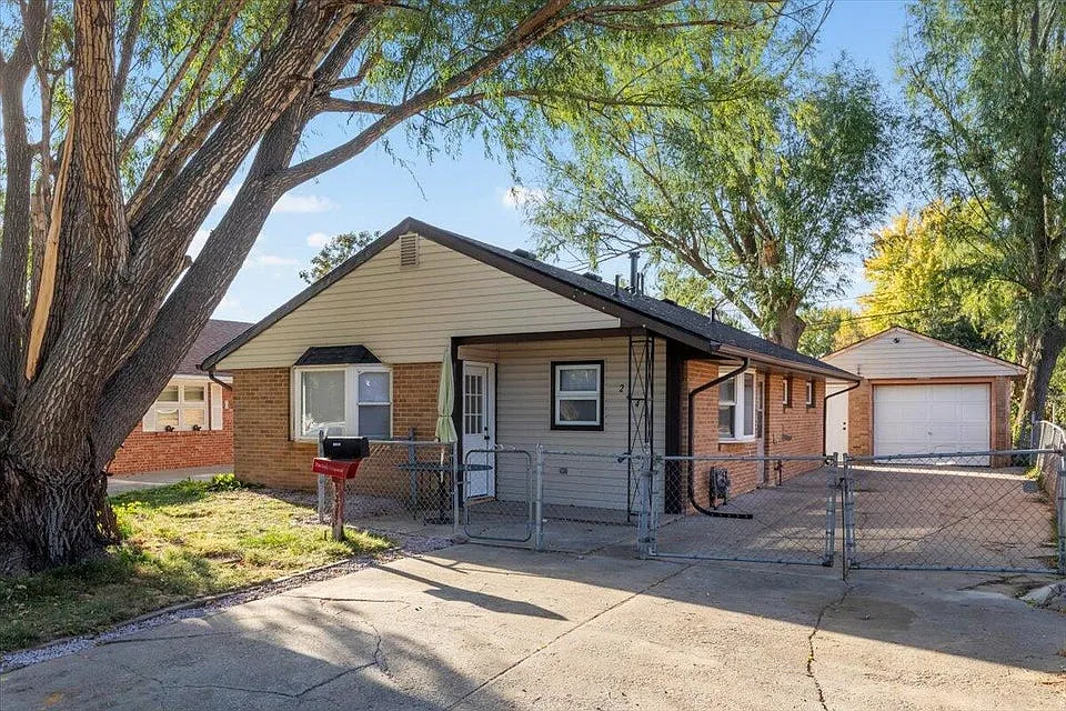 3 bed, 920 sqft, $1,625 — Photo 2