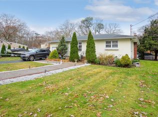 81 Queen Rd, Mastic Beach, NY 11951