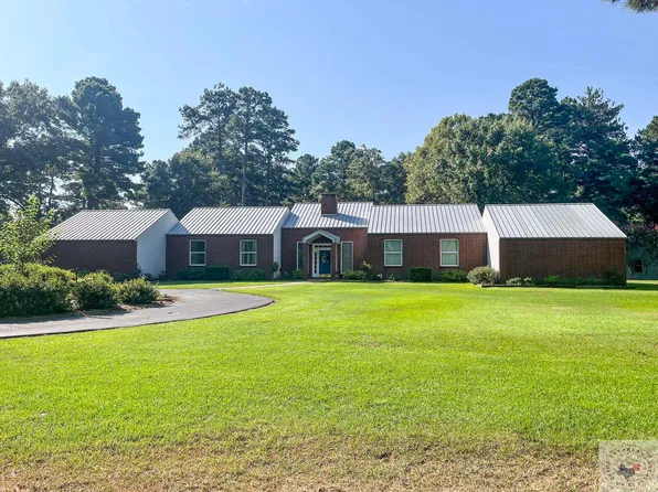 228 County Road 2111, Hooks, TX 75561
