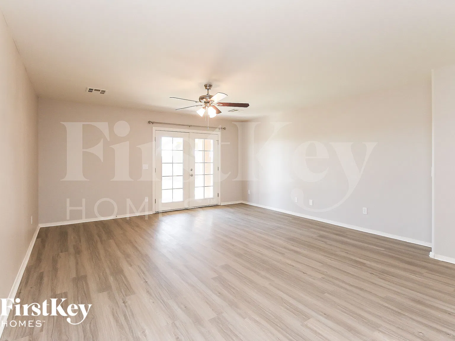 4 bed, 2.5 bath, 2796 sqft, $2,015 — Photo 2