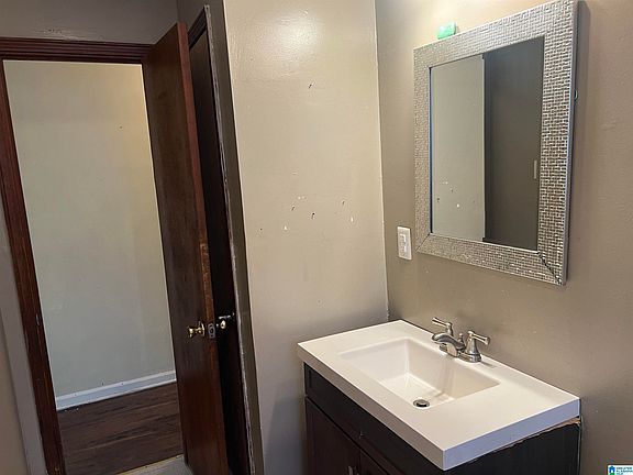 3rd image of 1352 18th St SW