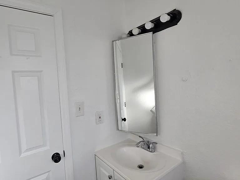 2302 & 2304 E Broadway Rd — Photo 19