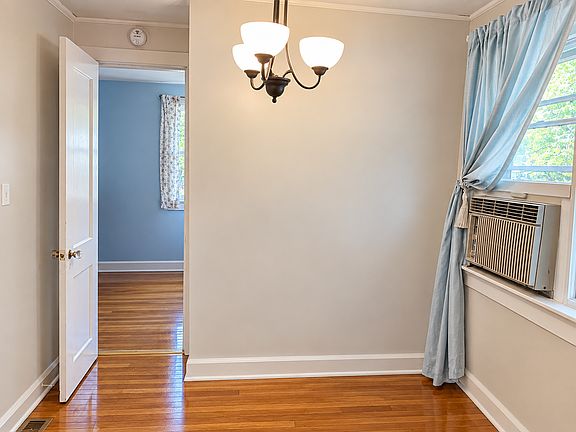 5th image of 609 S Fess Ave #5