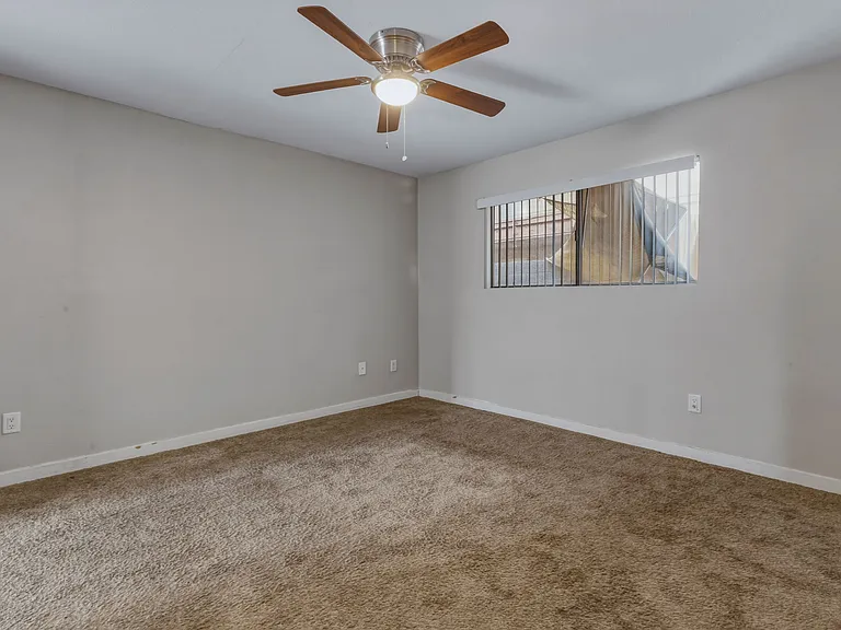 3308 W Loma Ln — Photo 13