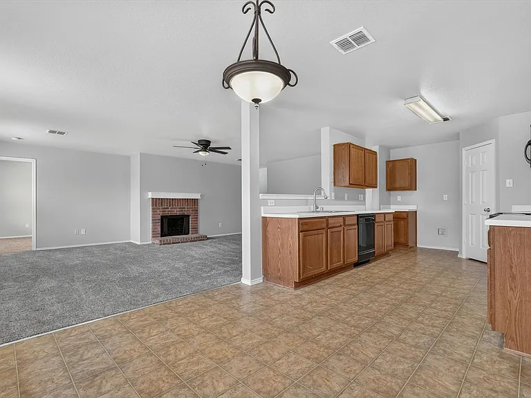 2805 Cameron Way — Photo 8