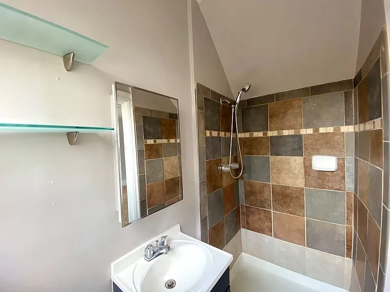 109 N Logan St #2 — Photo 4