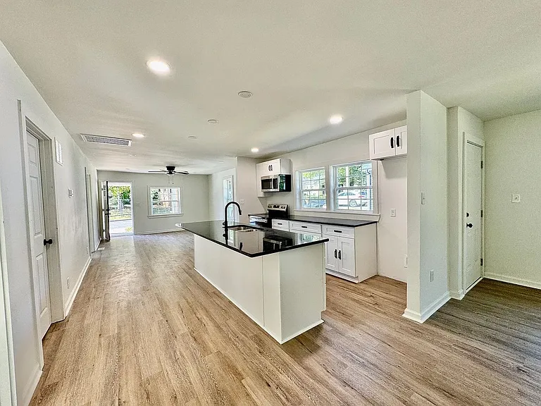 351 Fox St SW — Photo 1
