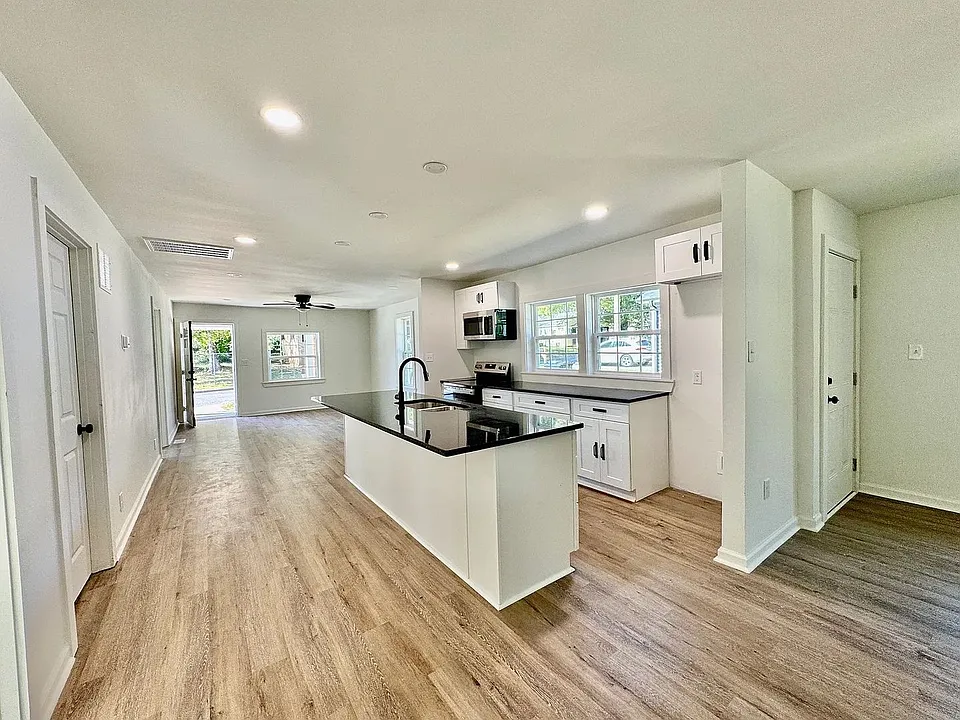 351 Fox St SW