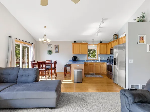 817 12th St, Farmington, MN 55024