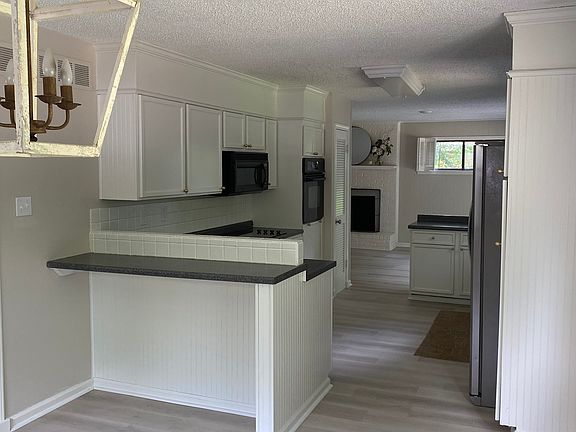 5th image of 8012 Poplar Pike