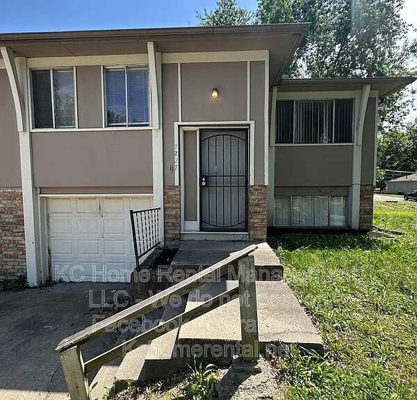 7227 Gilmore Ave — Photo 2