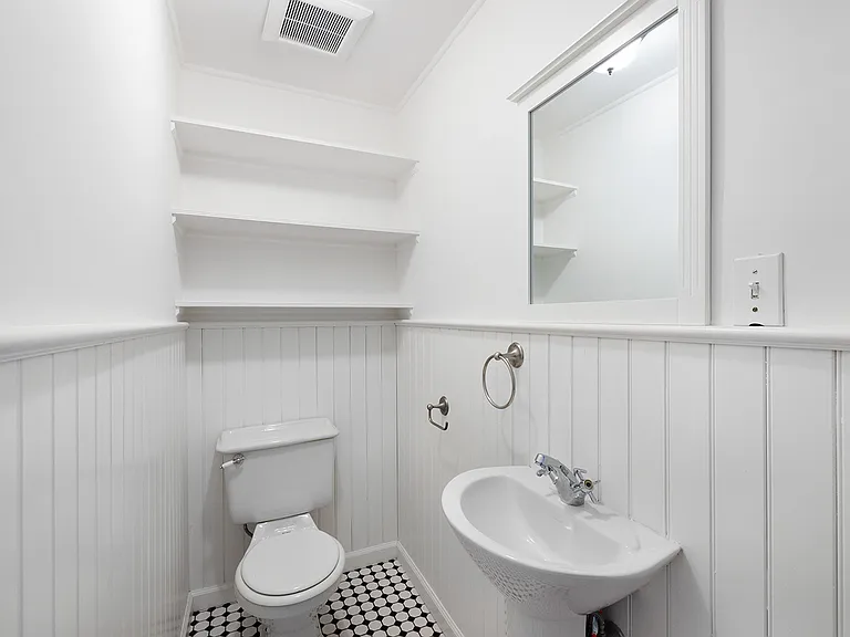 446 Lyon St — Photo 11