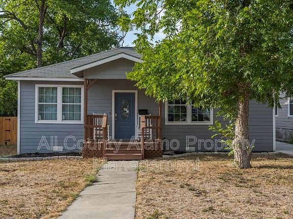 2nd image of 1031 W Gramercy Pl