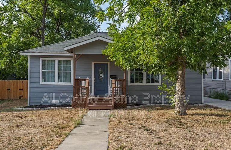 1031 W Gramercy Pl — Photo 2