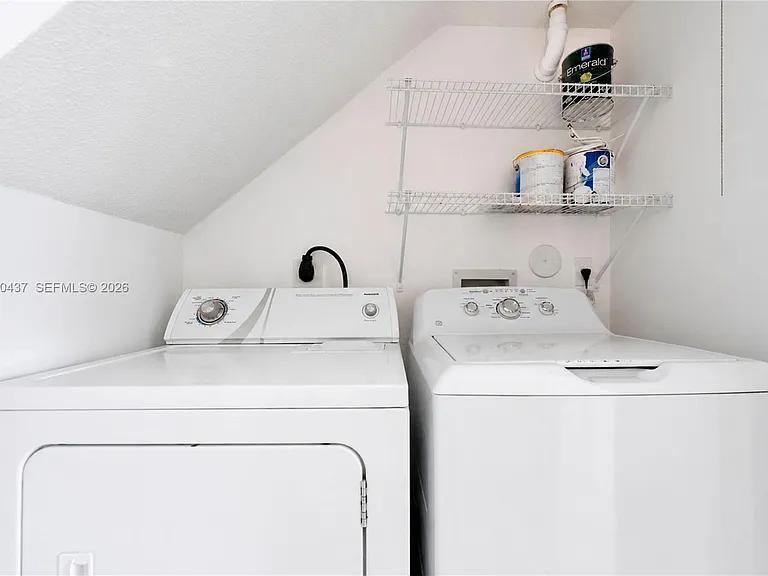 932 Kokomo Key Ln — Photo 15