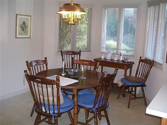 4th image of 103 Pin Oak Dr