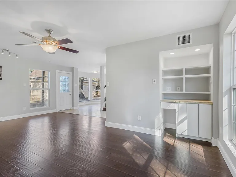 3642 Aldergrove Dr — Photo 3