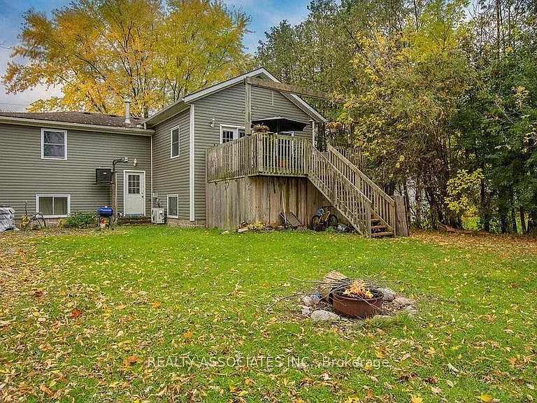 374 Irene Dr — Photo 6