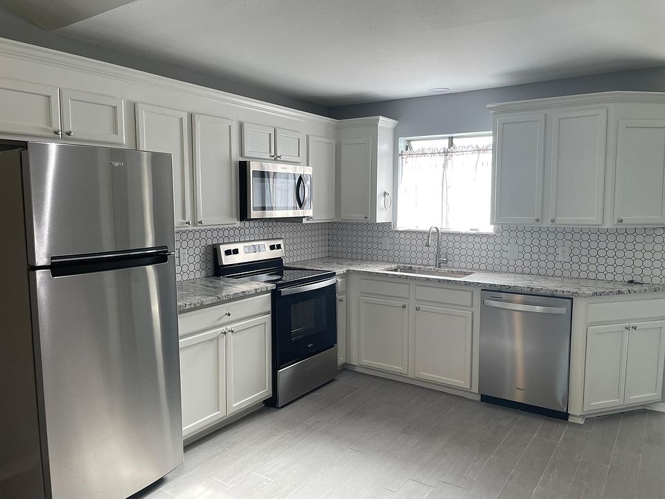 1st image of 2217 Creswell Ave #2