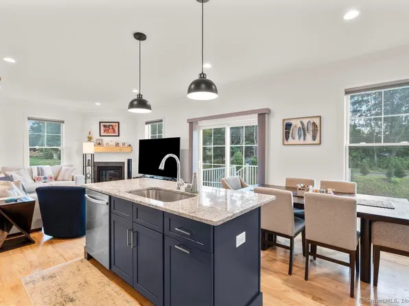 11 Oakwood Circle, Plainville, CT 06062