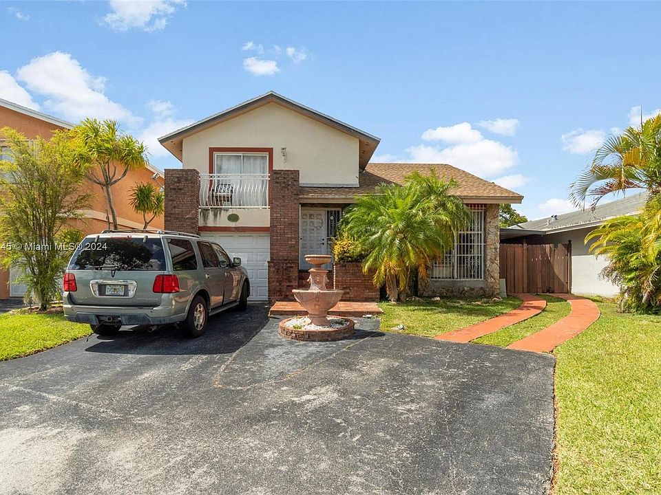 1st image of 977 NW 106th Avenue Cir