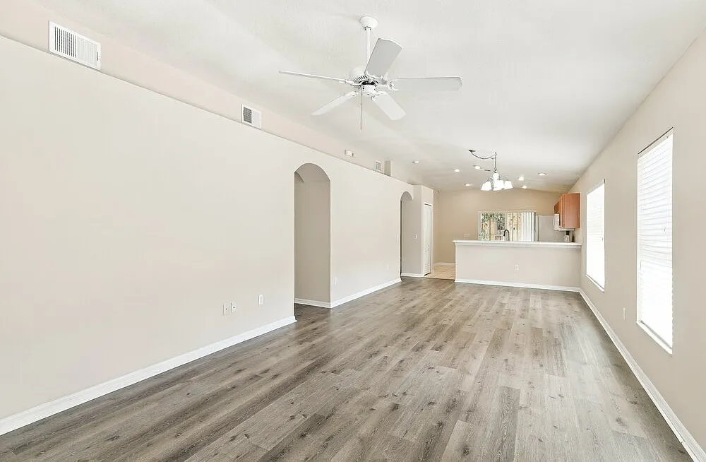 3 bed, 2.0 bath, 1340 sqft, $1,920 — Photo 4