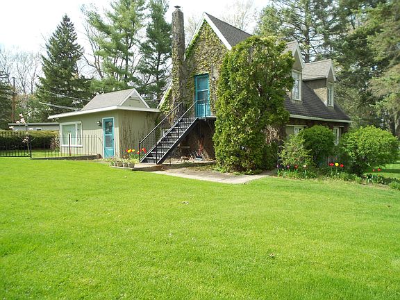 Apartment is located in rear addition