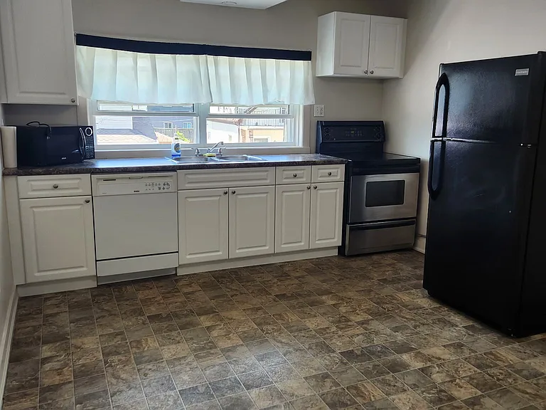 5696 Buchanan Ave #UPPER — Photo 1