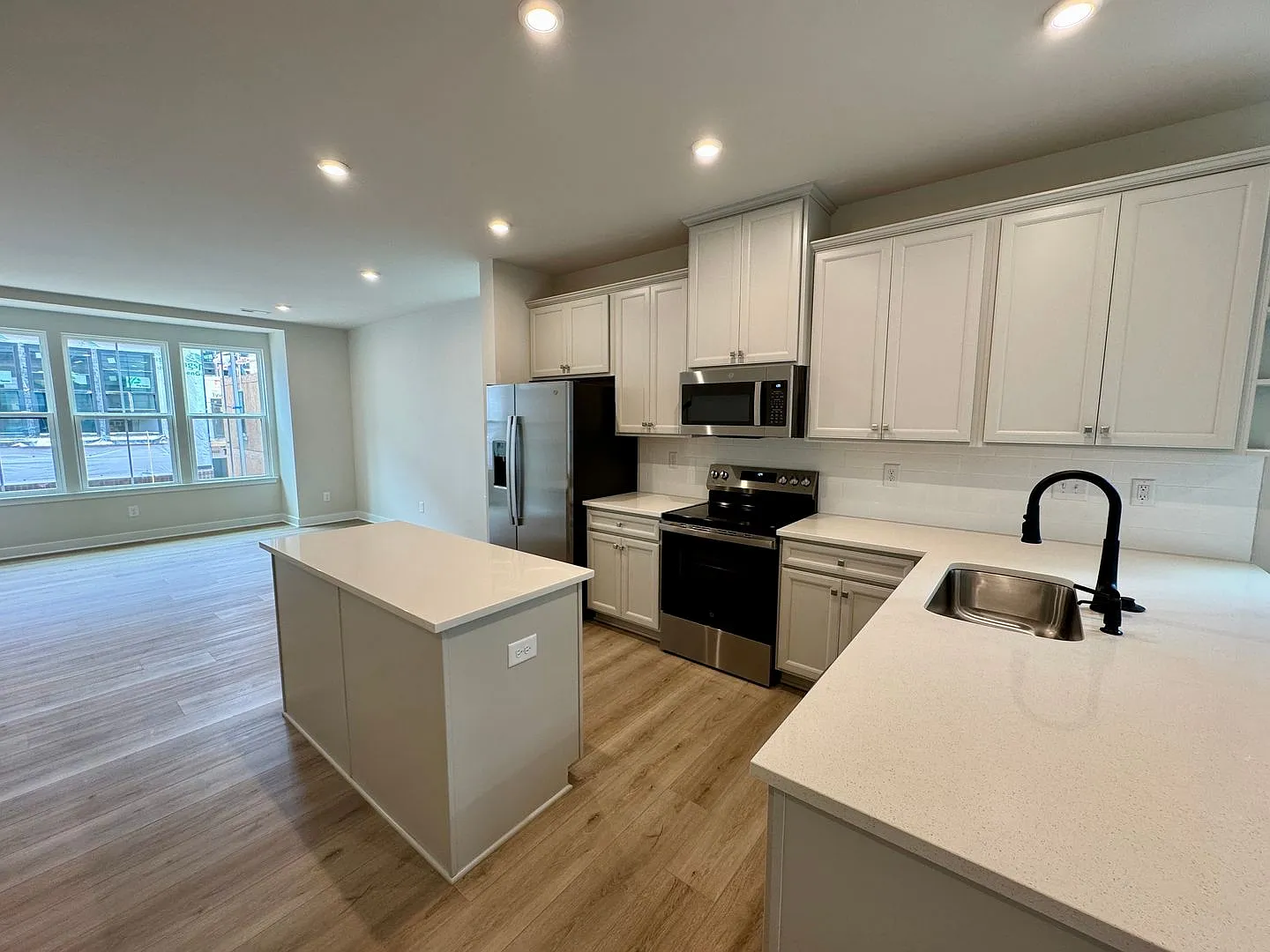 50% off First Full Month of Rent . Southend, 2BR/2.5BA Townhouse — Photo 4