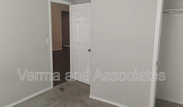 1701 Forest Dr — Photo 13