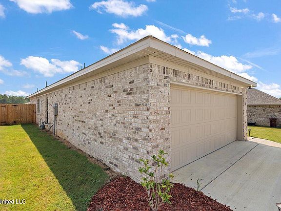 2nd image of 702 Cottonwood Way