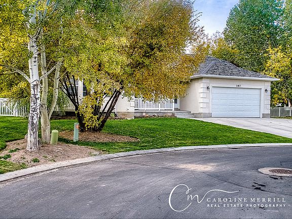 3rd image of 187 E Spyglass Ct