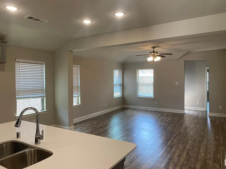 2258 Templin Ave — Photo 4