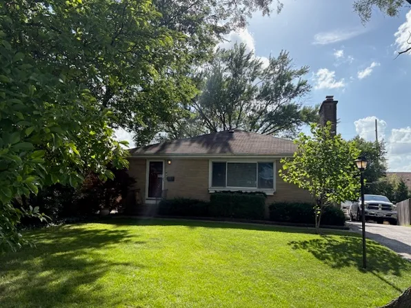 136 Walton St, Barrington, IL 60010