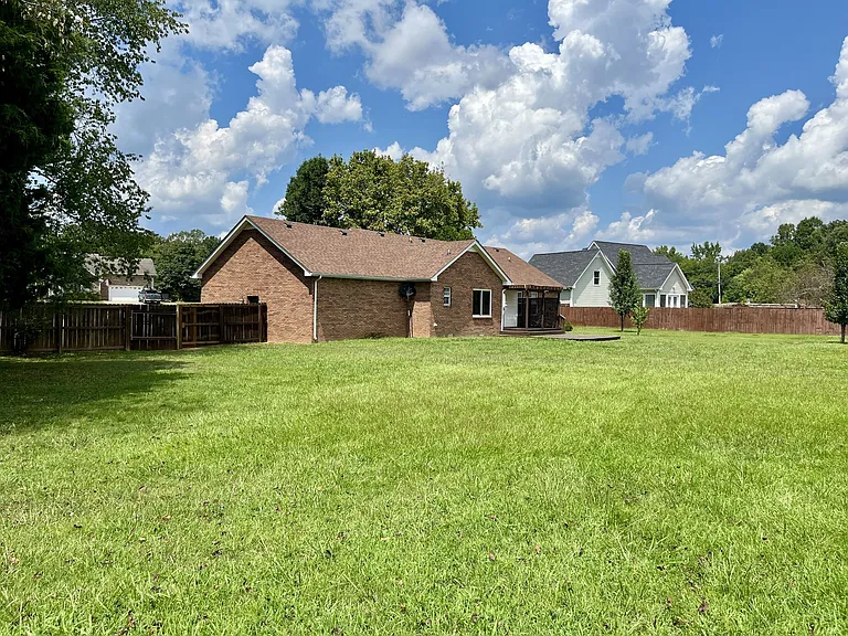 2758 Shepherds Ct — Photo 6