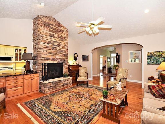 4th image of 1004 Field Crest Ct
