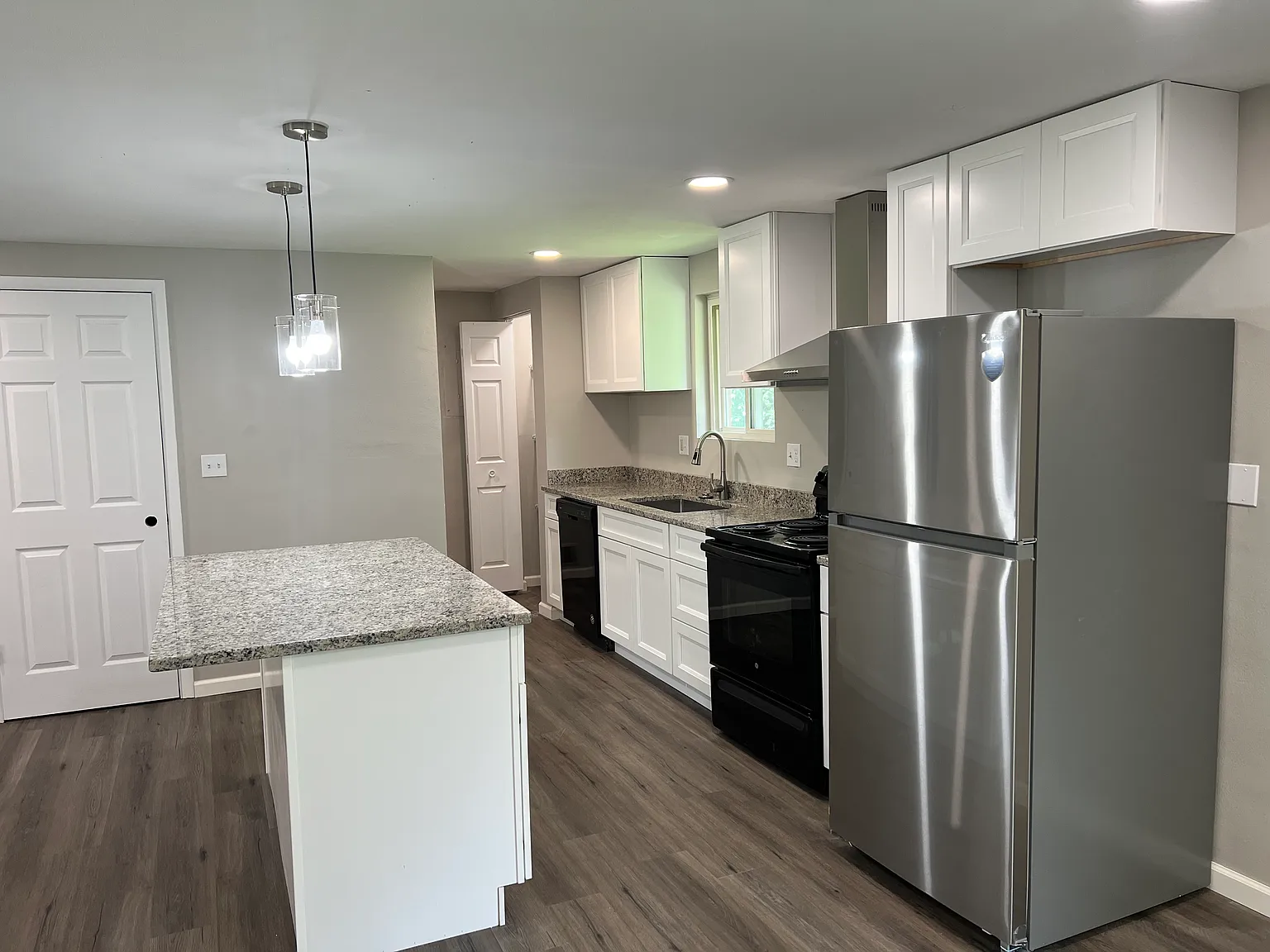 3 bed, 1288 sqft, $2,000 — Photo 3