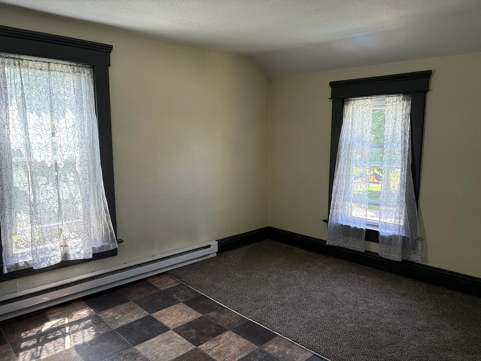 240 N Keyser Ave — Photo 3