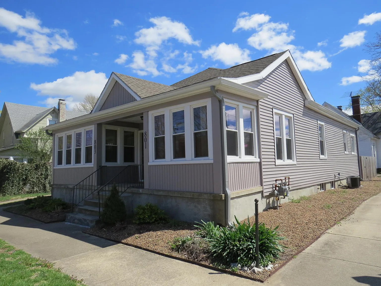 1 bed, 750 sqft, $995 — Photo 2