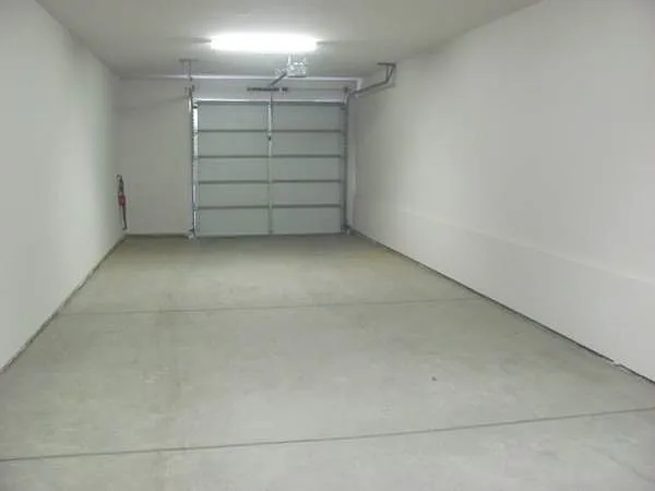 866 Lawrence Dr — Photo 16