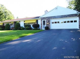 35 S Hills Dr, New Hartford, NY 13413