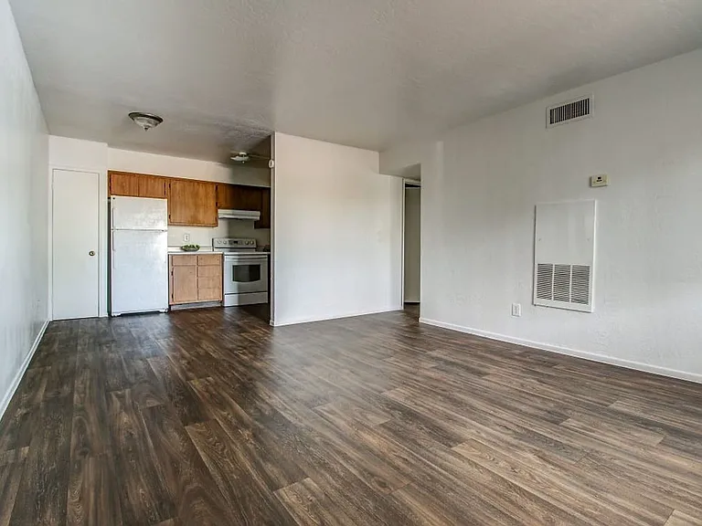 Carole Arms Apartments — Photo 8