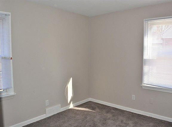 5th image of 622 River Park Dr
