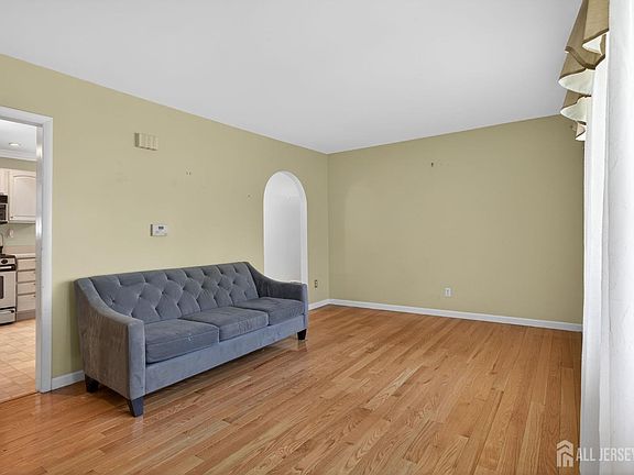 3rd image of 24 Moryan Rd