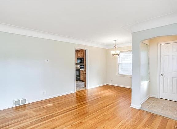 5th image of 1914 Clifton Ave