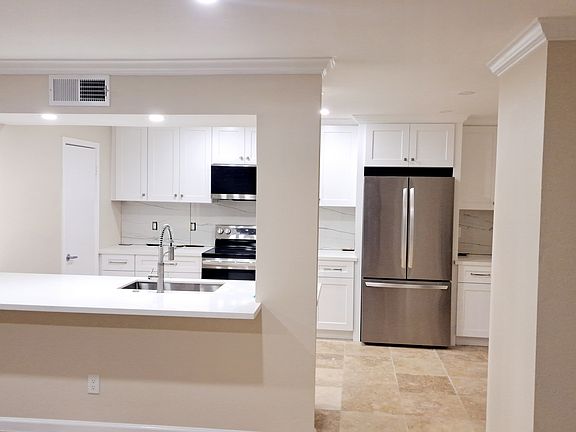 5th image of 1601 S Shepherd Dr APT 134